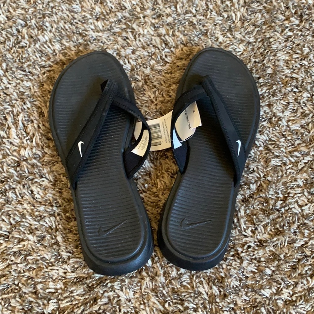 Black Nike Flip Flops